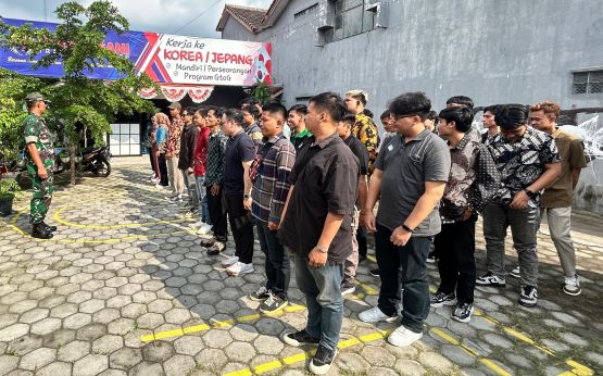 Sosialisasi Fisik Mental Disiplin (FMD) di Pelatihan Bahasa Korea Intensif Angkatan 158 dan Kelas Jepang Intensif Angkatan 34 untuk Calon Pekerja Migran Indonesia Sosialisasi Fisik Mental Disiplin (FMD) di Pelatihan Bahasa Korea Intensif Angkatan 158 dan Kelas Jepang Intensif Angkatan 34 untuk Calon Pekerja Migran Indonesia