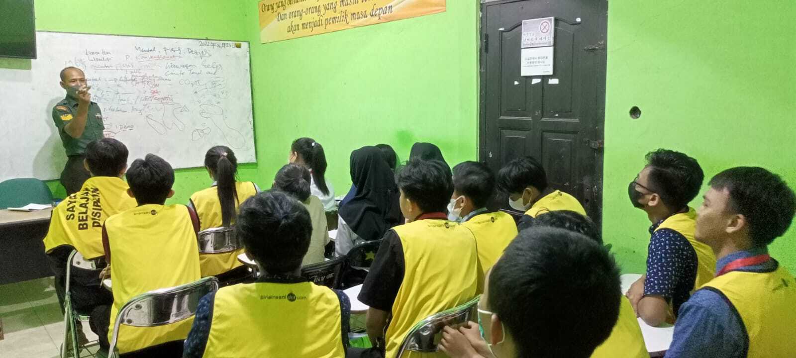 Kegiatan Fisik, Mental, Disiplin oleh Koramil Umbulharjo bagi Siswa Kursus Bahasa Jepang Persiapan Kerja Jepang Angkatan 14 Bina Insani MTC Kegiatan Fisik, Mental, Disiplin oleh Koramil Umbulharjo bagi Siswa Kursus Bahasa Jepang Persiapan Kerja Jepang Angkatan 14 Bina Insani MTC
