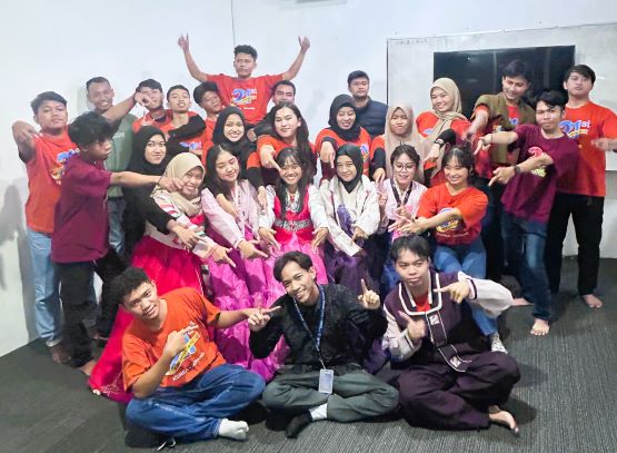 Penutupan Pelatihan Bahasa Korea Angkatan 100/101 di Bina Insani: Bekal 5 Bulan untuk Calon Pekerja Migran Indonesia Program G to G Penutupan Pelatihan Bahasa Korea Angkatan 100/101 di Bina Insani: Bekal 5 Bulan untuk Calon Pekerja Migran Indonesia Program G to G