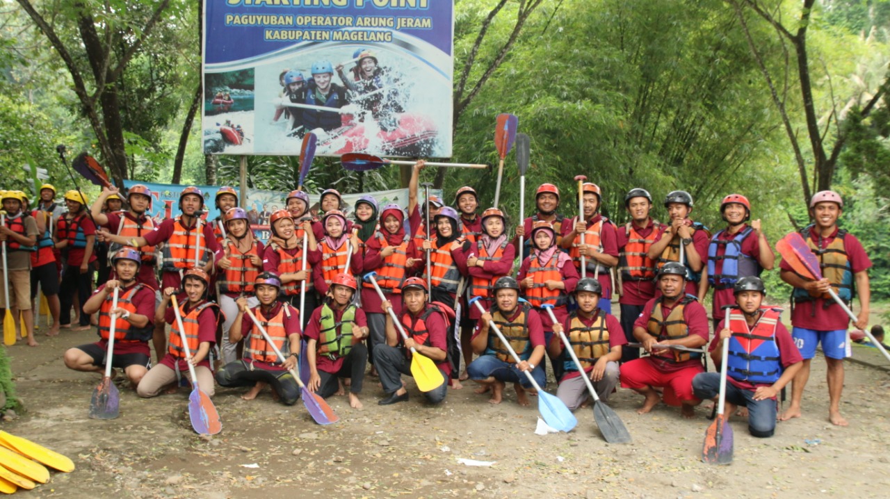Rafting Kali Oyo RAFTING gembira Bina Insani MTC di Kali Oyo Magelang